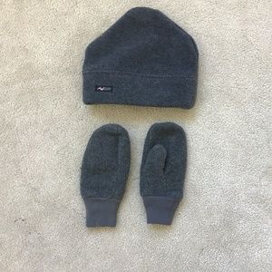 Kids fleece hat and mitten set